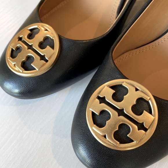Tory Burch Logo Medallion Block-heel Pump - Picture 2 of 5